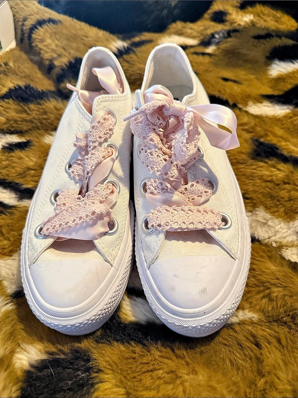 Converse Chuck Taylor All Star Platform Sneakers White & Pink
